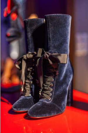 Chunky heeled velvet pair of boots