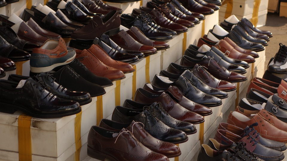 Rows of mens leather shoes